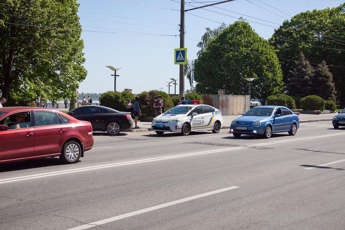 9-классники школы № 127 гуляли по Набережной и фотографировались для выпускного альбома 9-классники школы № 127 гуляли по Набережной и фотографировались для выпускного альбома