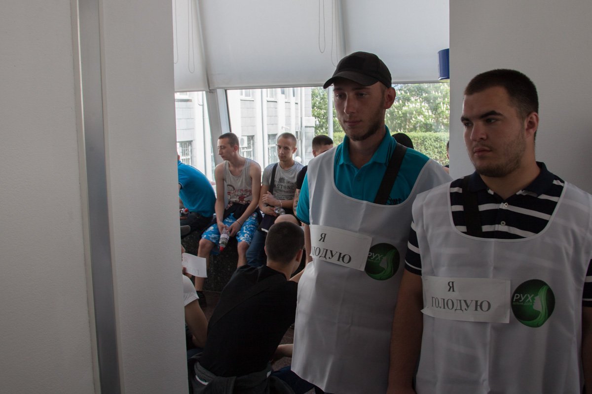 Участники голодают Участники голодают