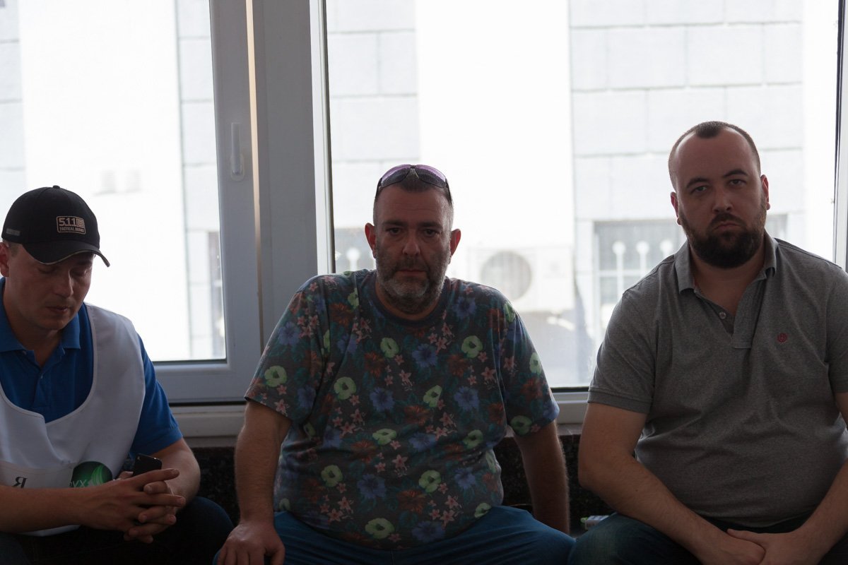 Протестующие молчат Протестующие молчат