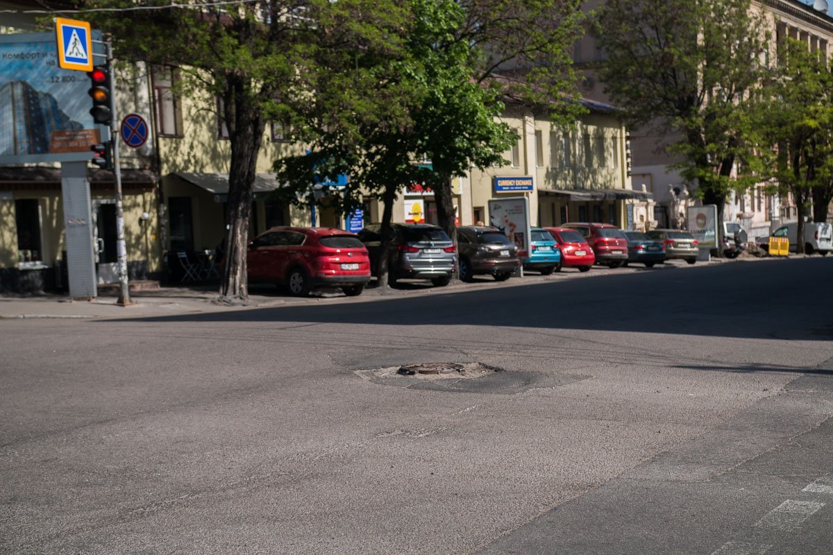 Ждет, когда ты оступишься и "наткнешься" на него Ждет, когда ты оступишься и "наткнешься" на него