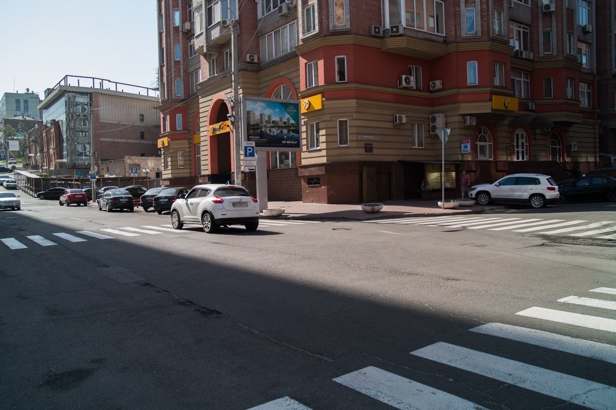 Зато "зебру" видно хорошо, и это не может не радовать Зато "зебру" видно хорошо, и это не может не радовать