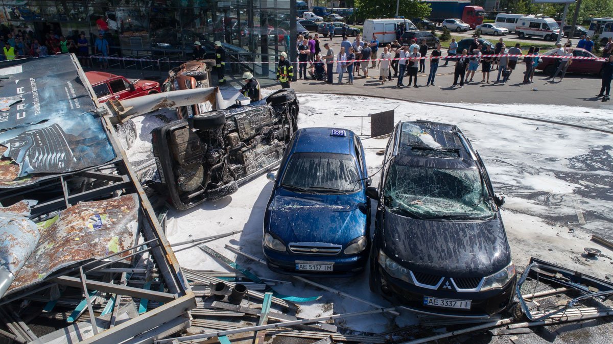 В общей сложности в результате инцидента пострадали три человека, один - погиб