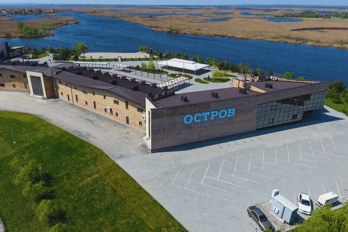Мини-гольф, свежая рыба и пляжи: ревизия в Ostrov River Club 6