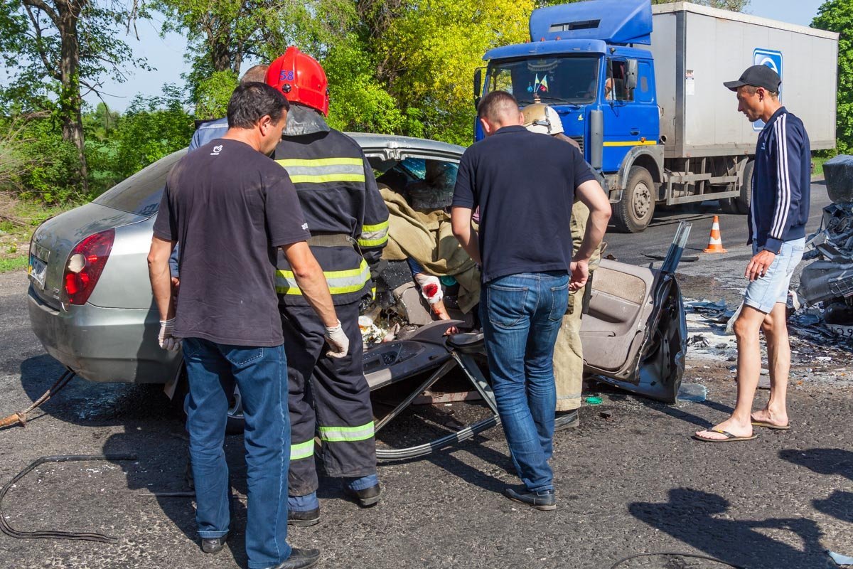 5 мая в Днепропетровской области на трассе Днепр-Запорожье случилось страшное ДТП