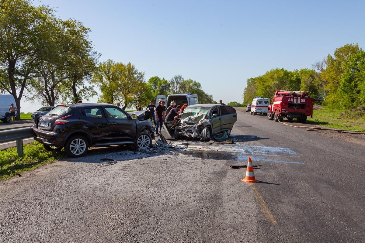 Авария произошла на трассе Днепр-Запорожье