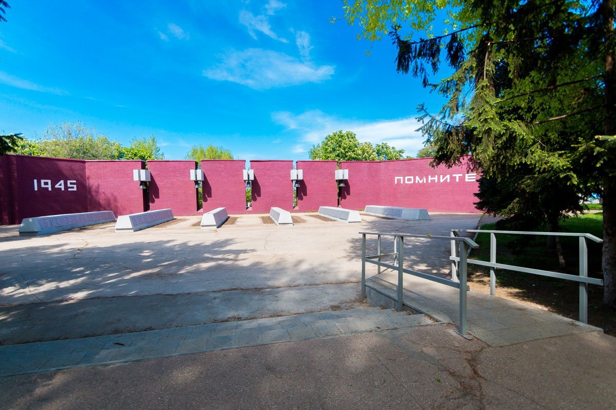 Братские могилы нужны живым, а не мертвым Братские могилы нужны живым, а не мертвым