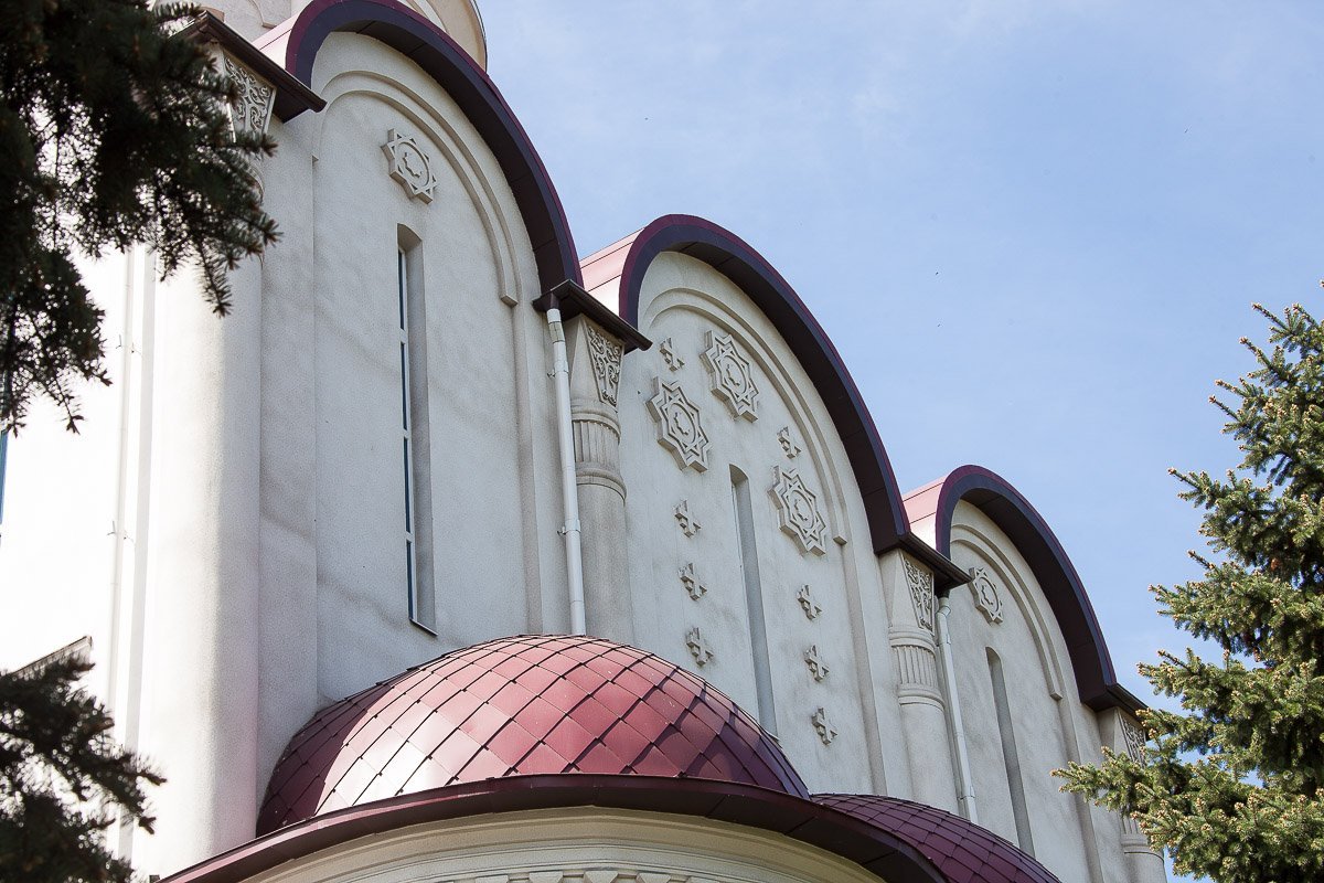 Во время войны храм сгорел, но чуть больше десяти лет назад был восстановлен Во время войны храм сгорел, но чуть больше десяти лет назад был восстановлен