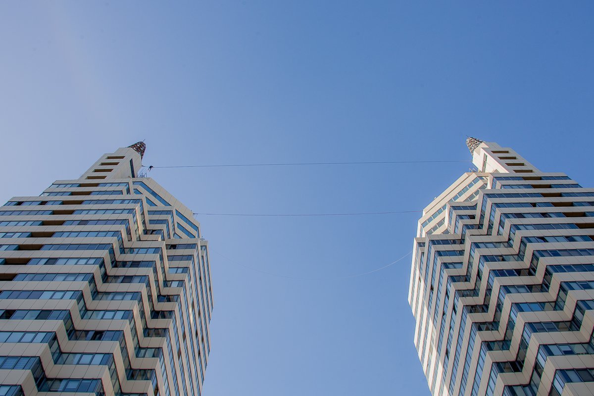 Спортсмены преодолели 63-метровую стропу Спортсмены преодолели 63-метровую стропу