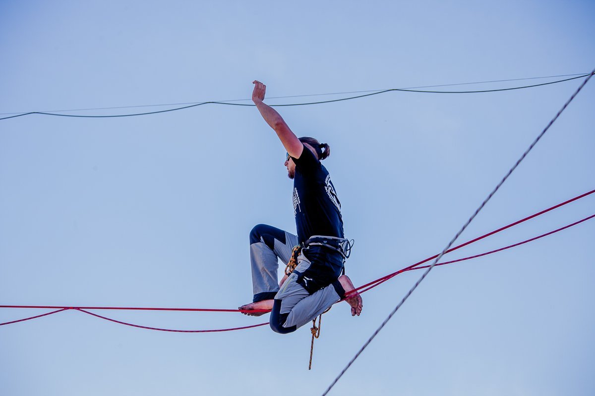 Между "Башнями" проложили две линии – рекордную (94 метра) и разминочную (91 метр) Между "Башнями" проложили две линии – рекордную (94 метра) и разминочную (91 метр)