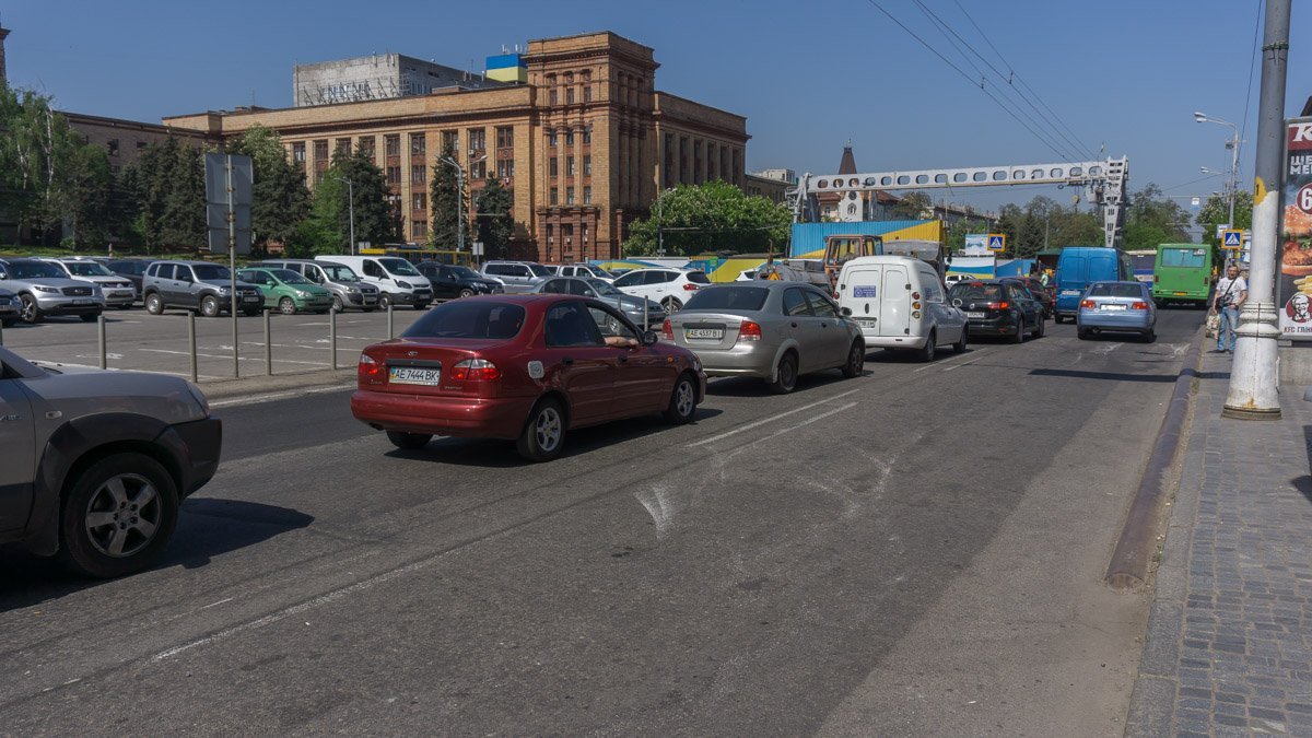 Работы проводят на участке от улицы Михаила Грушевского до улицы Воскресенской Работы проводят на участке от улицы Михаила Грушевского до улицы Воскресенской