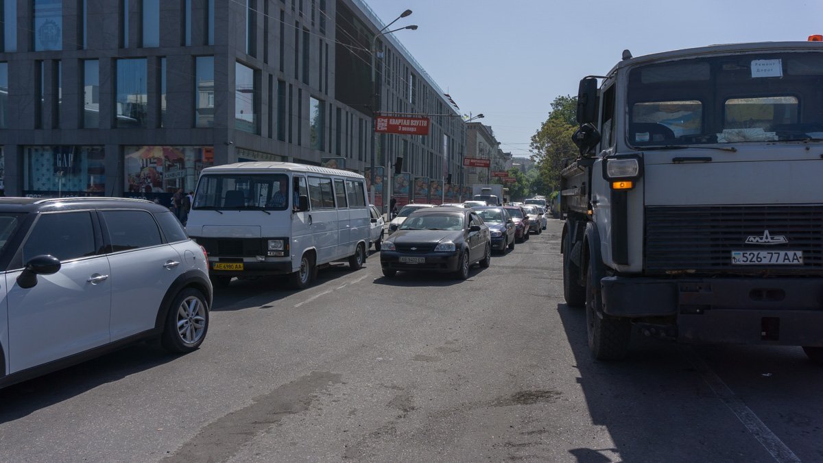 К ремонту асфальта приступили около 10:00 К ремонту асфальта приступили около 10:00