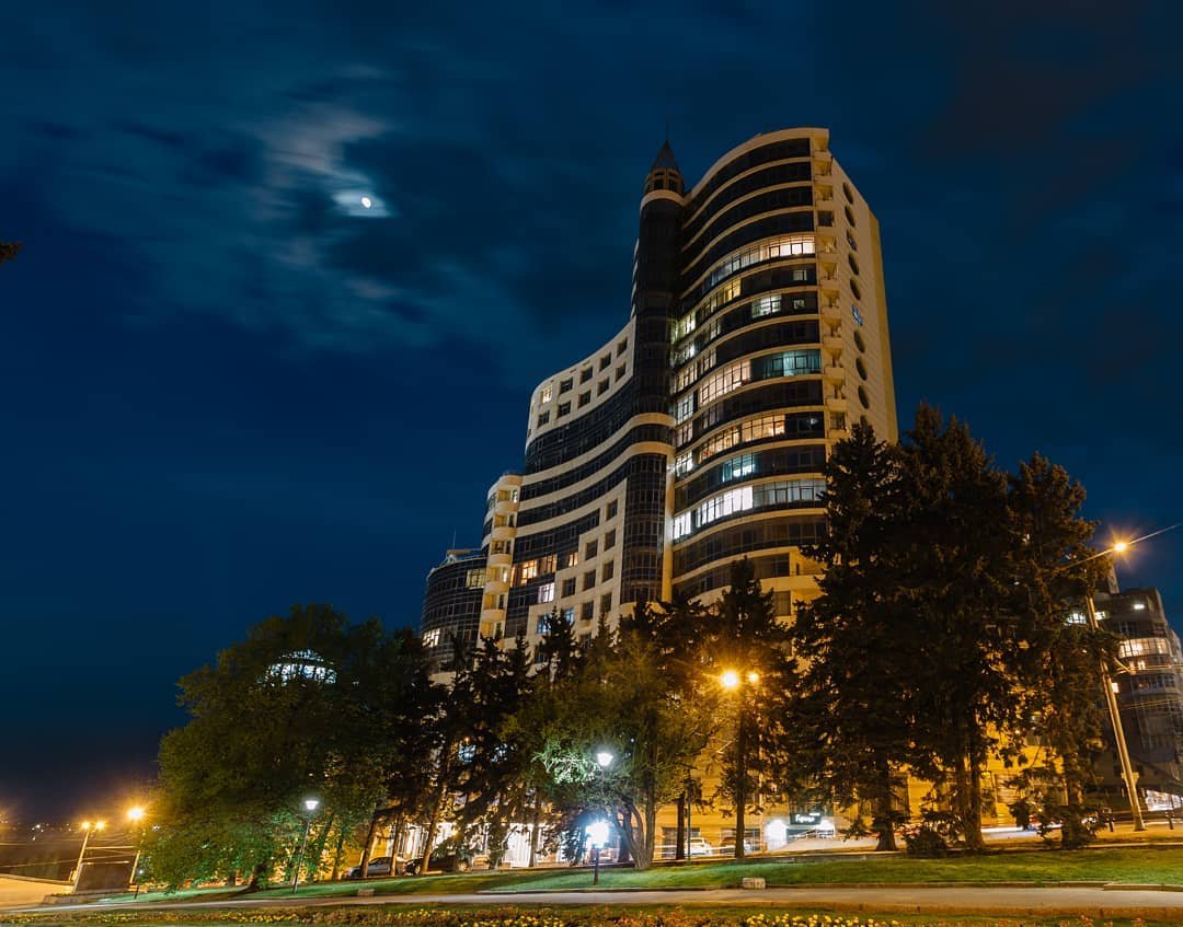 Город отдыхает от будничной суматохи. Фото: deniska_ua