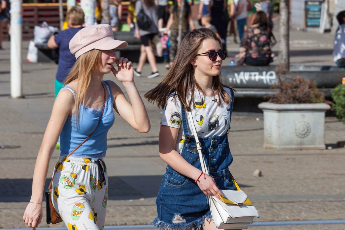 То, насколько крепка их дружба можно увидеть по одинаковой цветовой гамме одежды 