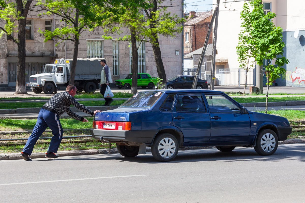 Любишь кататься - люби и ВАЗ толкать
