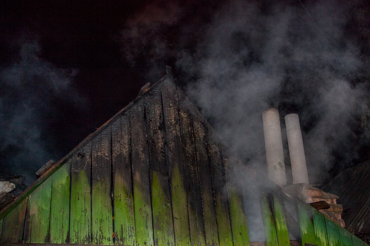 Ликвидацией пожара занимались две бригады спасателей