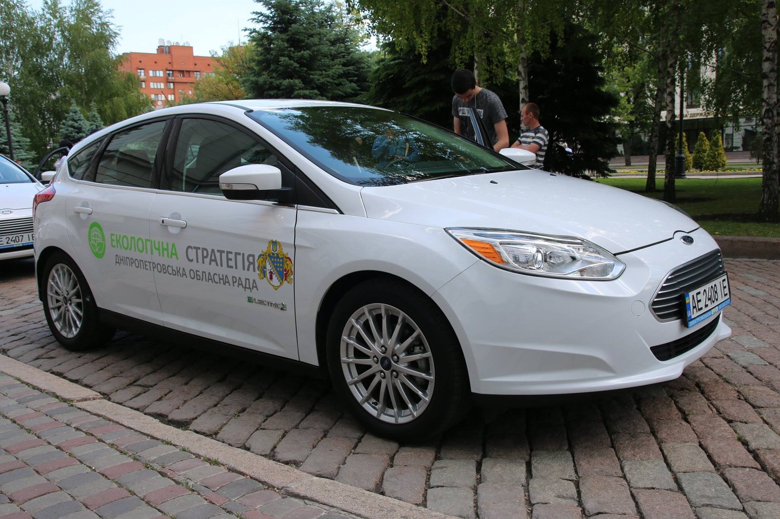 Днепропетровский областной совет стал первым госучреждением в Украине, которое закупило для работы экологически чистые электрокары