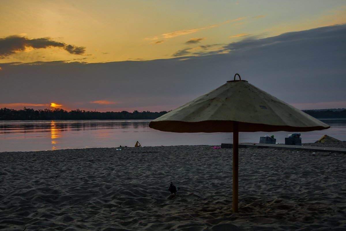 Густые облака не могут скрыть красоту рассвета