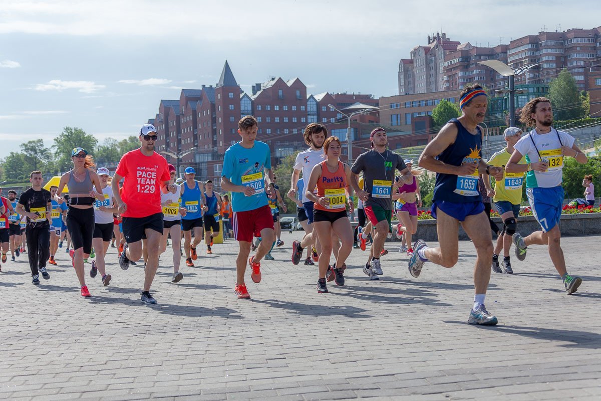 Первыми стартовали участники на 15 и 10 км