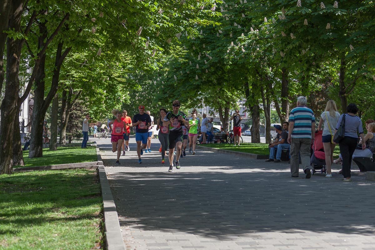 Сделаем вид, что машина все таки гонится Сделаем вид, что машина все таки гонится