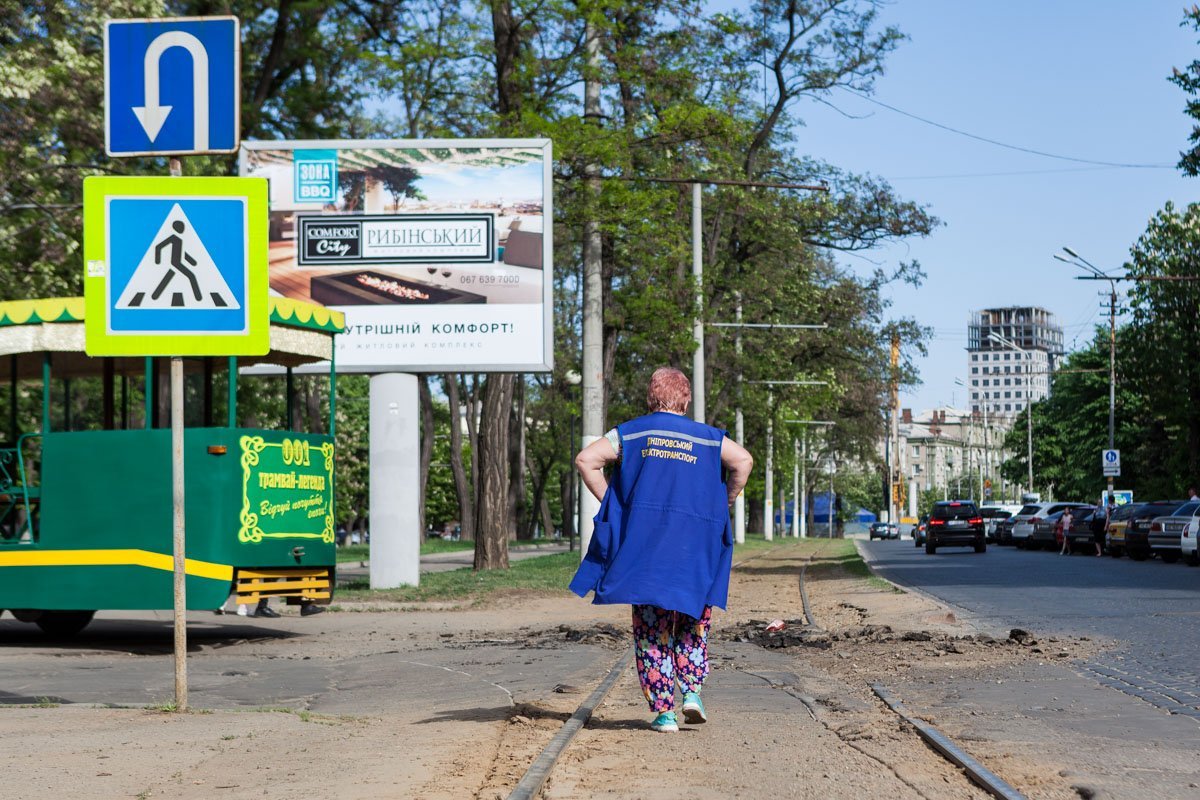 Ретротрамвай остановился поперек улицы Ретротрамвай остановился поперек улицы