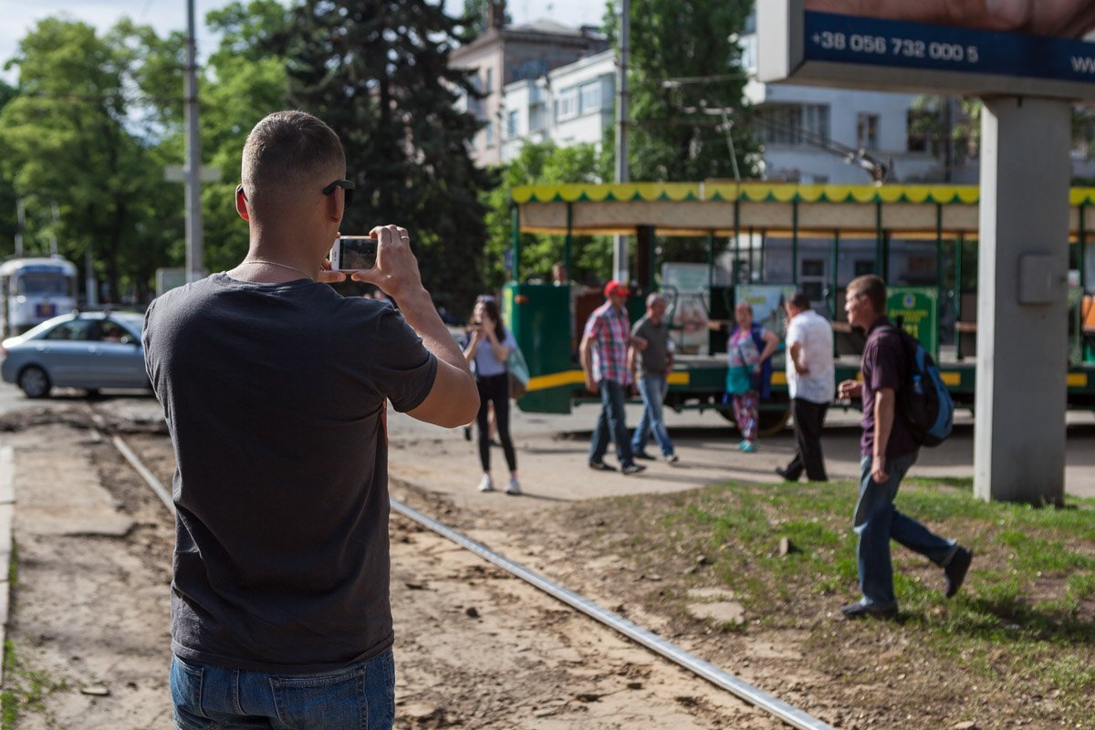 Горожане не могли пройти мимо и снимали все на телефон Горожане не могли пройти мимо и снимали все на телефон