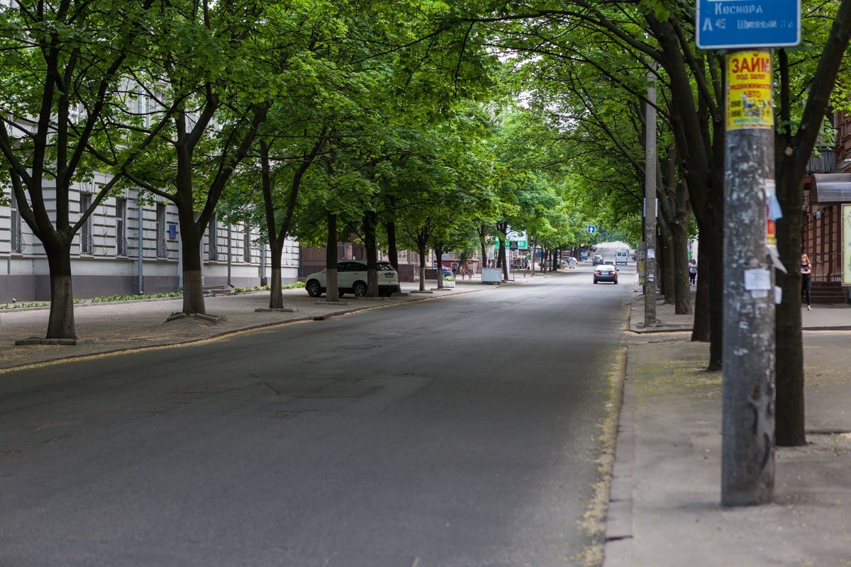 Большая часть дороги "радует" своим покрытием