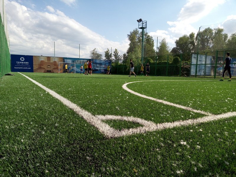 Футбольные поля открывают возможность для занятий спортом на свежем воздухе