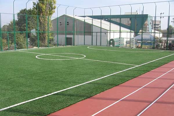 К услугам предоставляются раздевалка и душевые