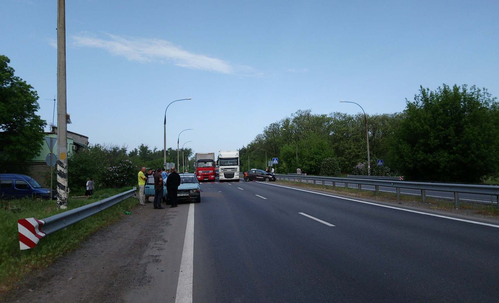 В Обуховке Hyundai с надписью "KredoBank" сбил восьмиклассницу на пешеходном переходе и влетел в отбойник 2