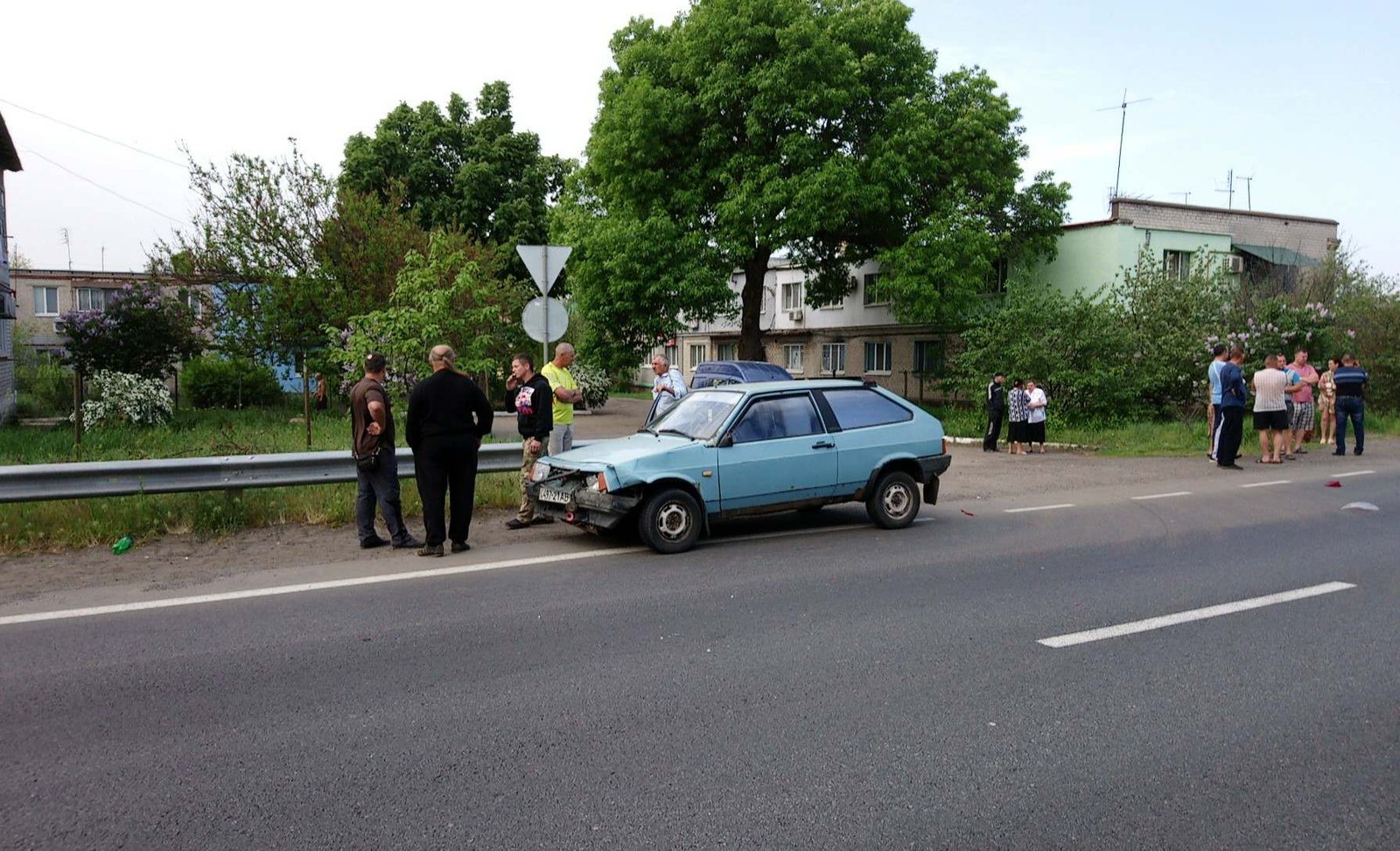 В Обуховке Hyundai с надписью "KredoBank" сбил восьмиклассницу на пешеходном переходе и влетел в отбойник 3