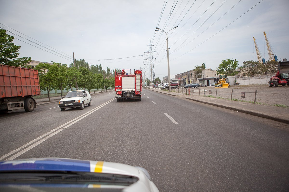 Акция нацелена на то, чтобы привлечь внимание водителей и напомнить о необходимости пропускать оперативно-спасательный транспорт