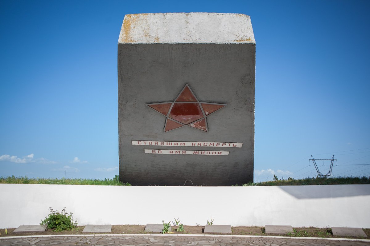 В мае 2017-го в сквере возле Дома культуры на Мануйловском проспекте открыли памятный знак курсантам-артиллеристам В мае 2017-го в сквере возле Дома культуры на Мануйловском проспекте открыли памятный знак курсантам-артиллеристам