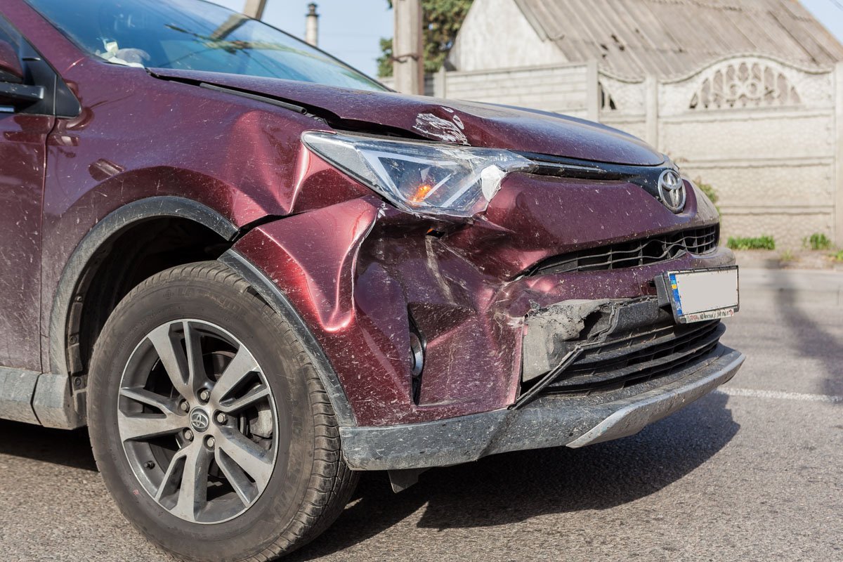 Toyota врезалась в маршрутку Toyota врезалась в маршрутку