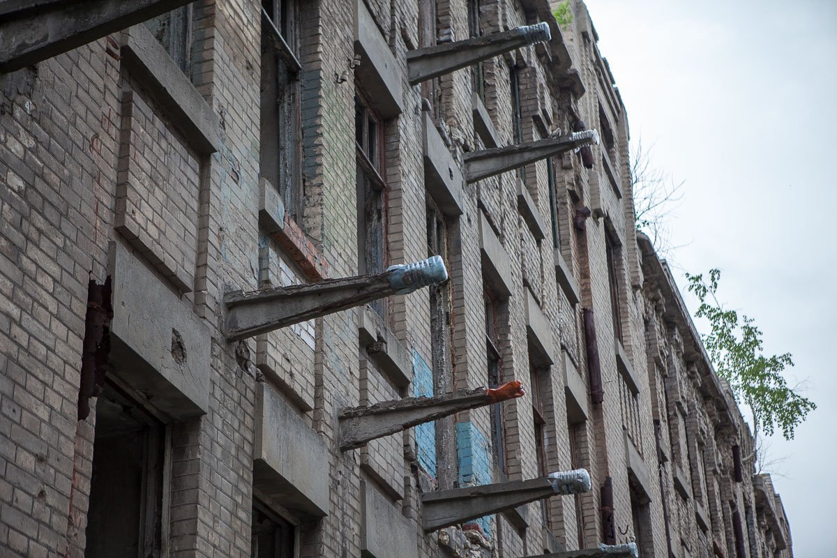 рядом с расположился Свято-Троицкий Кафедральный собор, построенный в XIX веке по проекту Людвига Шарлемань-Боде и Петра Висконти рядом с расположился Свято-Троицкий Кафедральный собор, построенный в XIX веке по проекту Людвига Шарлемань-Боде и Петра Висконти