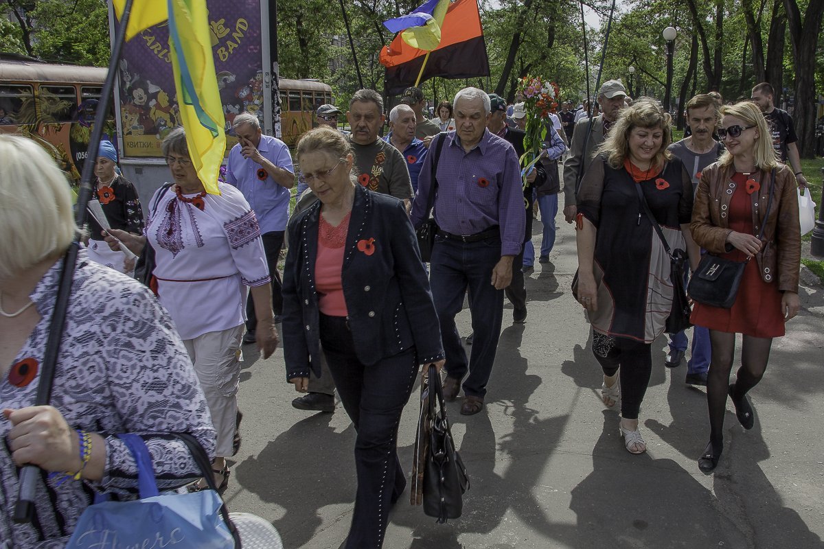 Колонна людей прошла по проспекту Дмитрия Яворницкого