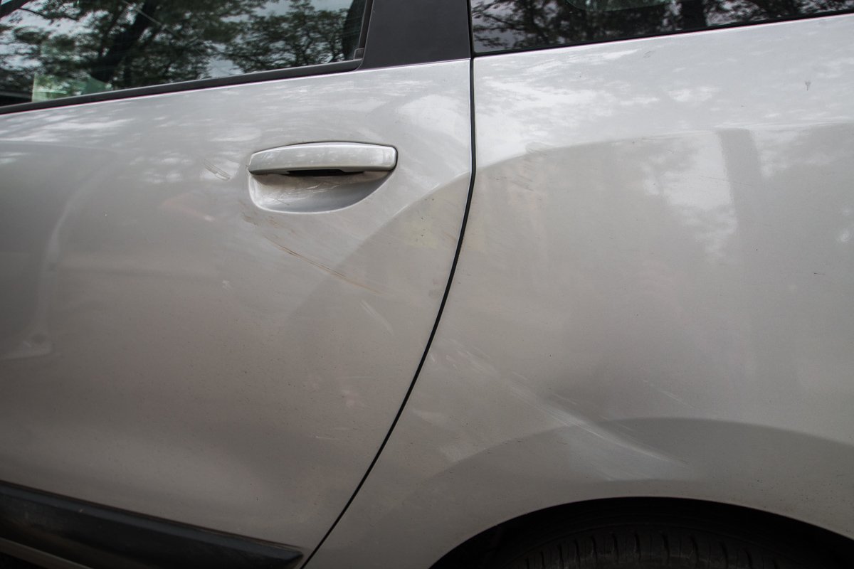 Также "счесан" левый бок Также "счесан" левый бок