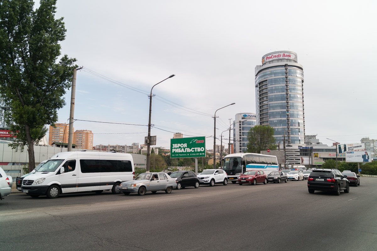 Сегодня на Новом мосту произошло ДТП с участием четырех автомобилей Сегодня на Новом мосту произошло ДТП с участием четырех автомобилей