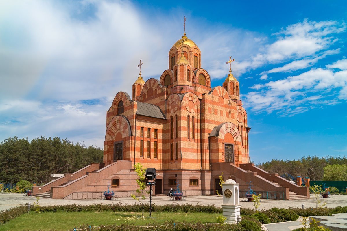 Кажется, что купола дотрагиваются до небес