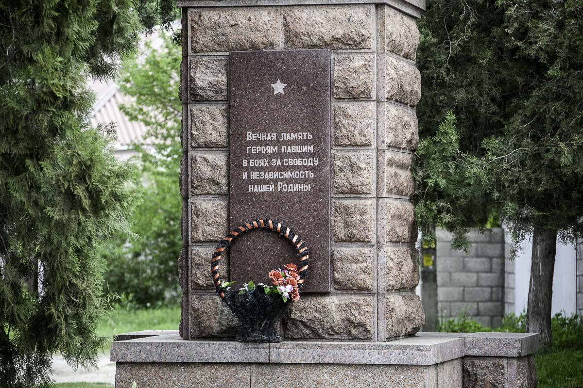 Старики объявляют войну, а умирать идут молодые