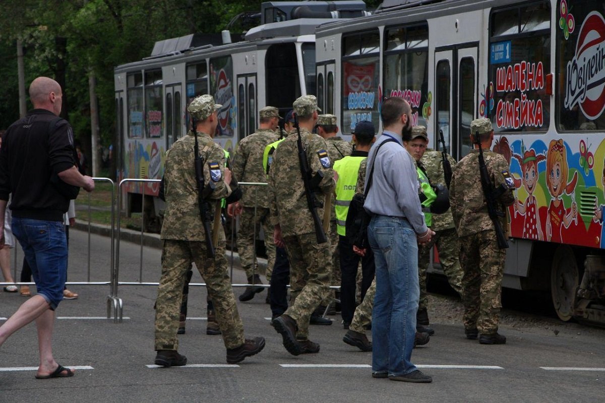 На месте присутствуют представители Нацгвардии и патрульной полиции