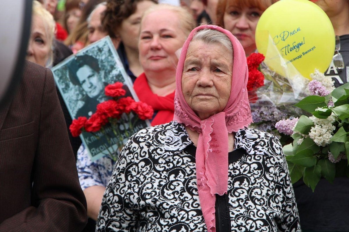 У многих этот день вызывает грустные эмоции