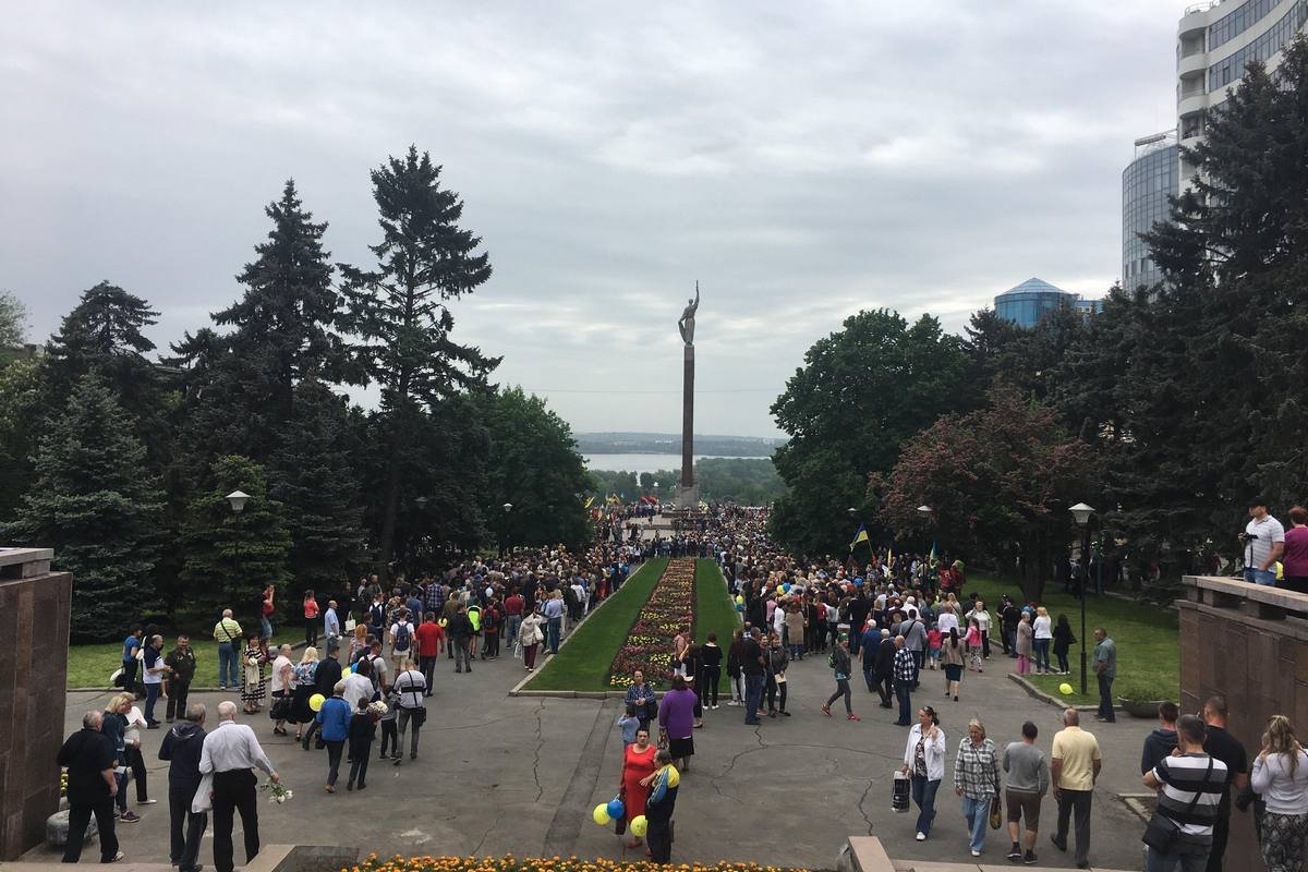 Собралось около 1000 человек