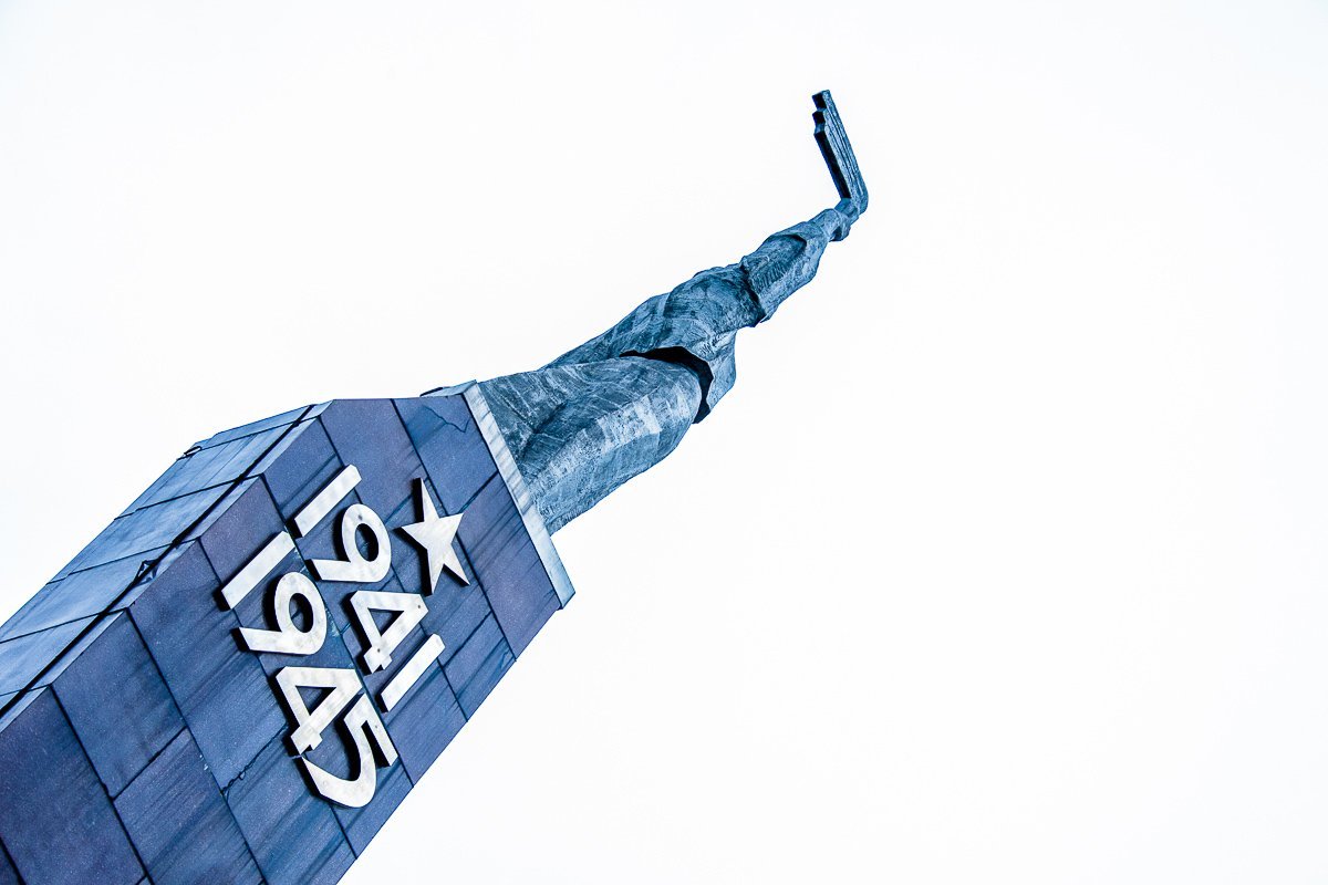 Митинг проходил под монументом Славы