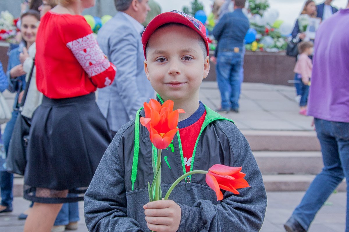 Детей учили помнить прошлое, но не забывать строить будущее