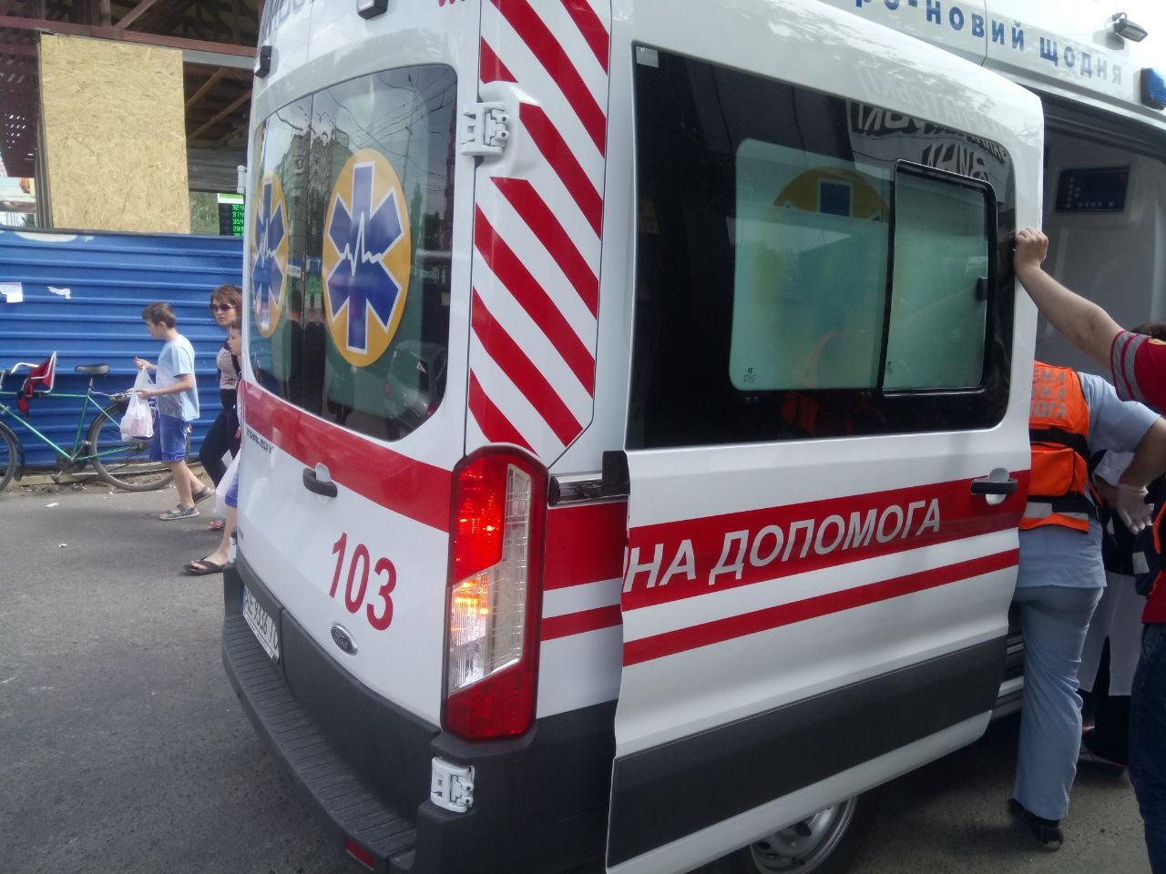 Девочка была госпитализирована "скорой" помощью 