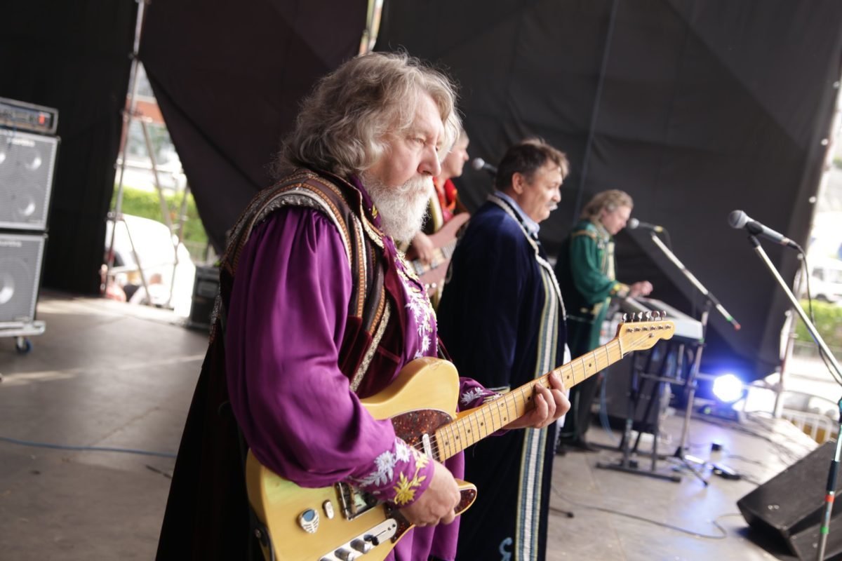 «Дякуємо за життя»: в День Победы для жителей Днепра выступали «Песняры» и Олег Кензов 1