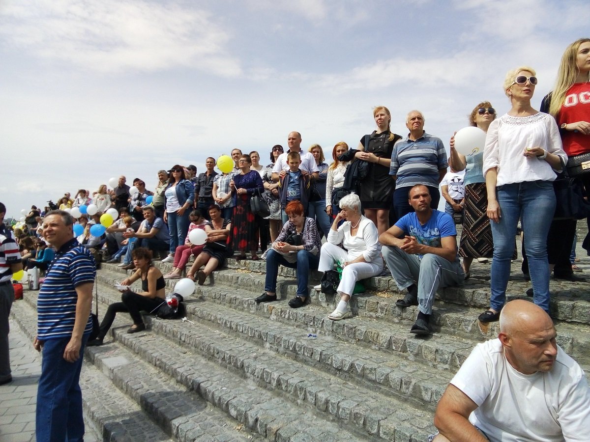 «Дякуємо за життя»: в День Победы для жителей Днепра выступали «Песняры» и Олег Кензов 7