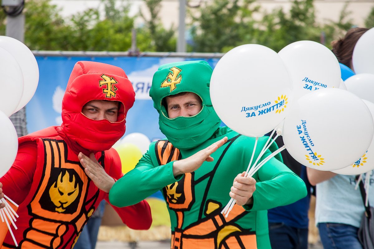 «Дякуємо за життя»: в День Победы для жителей Днепра выступали «Песняры» и Олег Кензов 8