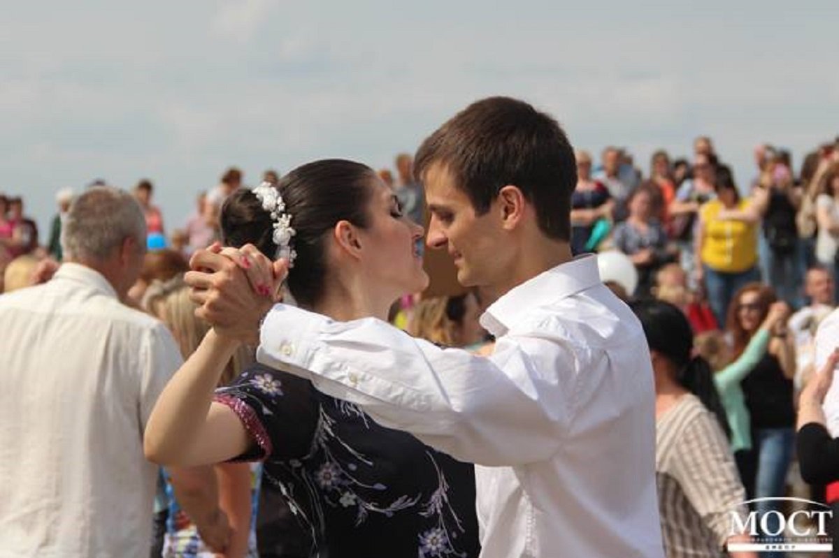 «Дякуємо за життя»: в День Победы для жителей Днепра выступали «Песняры» и Олег Кензов 14