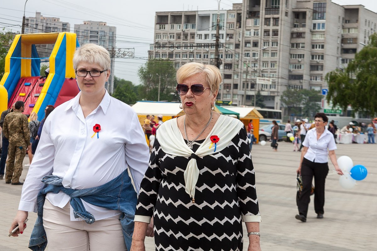 «Дякуємо за життя»: в День Победы для жителей Днепра выступали «Песняры» и Олег Кензов 18